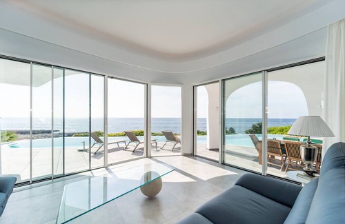 Marina de Son Ganxo Villa | VILLA GAUDINA - Luxury villa near the sea with pool and free WiFi