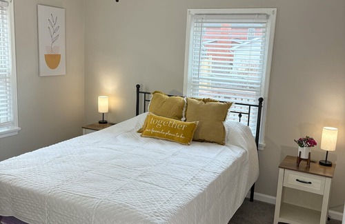 Granite City House | Cheerful & Warm Remodeled Two Bedroom Cottage at Wilson Park.