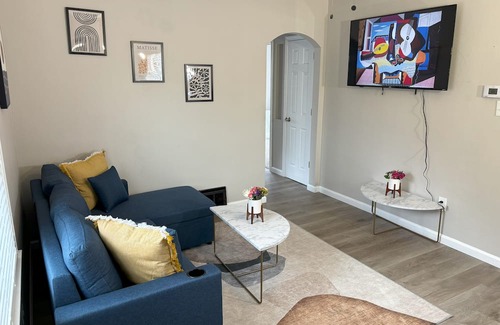 Granite City House | Cheerful & Warm Remodeled Two Bedroom Cottage at Wilson Park.