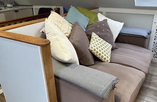 Llantarnam Apartment | Rural idle yet so connected to surrounding leisure activities and city life. Wow