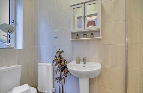 Bletchley House | Pass the Keys | Lakeview Gem Home