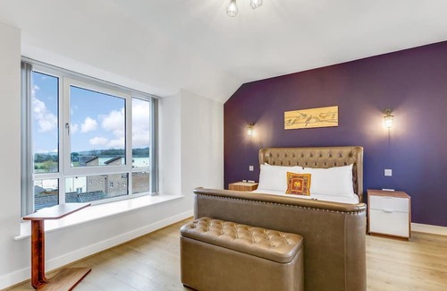 Bletchley House | Pass the Keys | Lakeview Gem Home