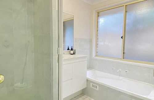Ryde Villa | Cosy 3BR House with Garden, 7 mins drive to Macquarie Centre, 5 stars on AirB&B