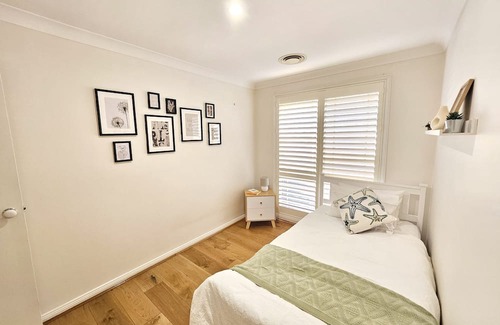Ryde Villa | Cosy 3BR House with Garden, 7 mins drive to Macquarie Centre, 5 stars on AirB&B