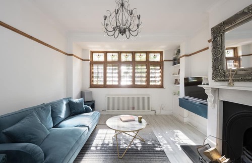 Penge House | Charming House easy access to Central London