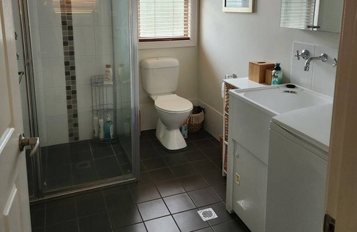 Daruka Apartment | 15 minutes from CBD. Guest numbers flexible for travelling sporting families.