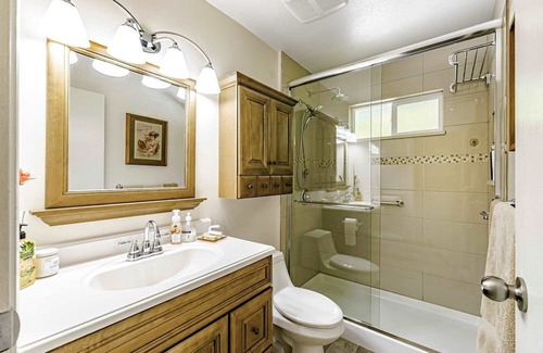 Cloverdale House | Spacious & Beautiful Room- Large Window & Fully Carpeted- in a Great Location
