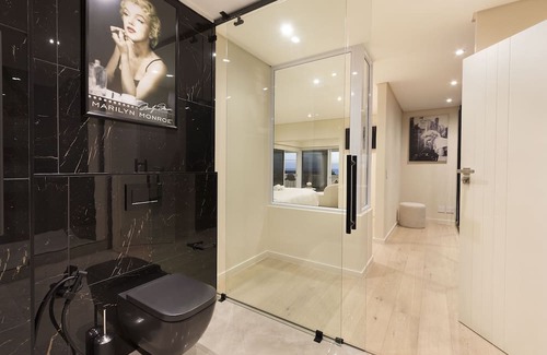 Clifton Apartment | Clifton Breakers 2 - Two Bedroom Apartment, Sleeps 4