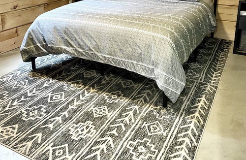 Nipissing Cottage | LAKEFRONT LOG CABIN- 24’ dock, gradual sandy entry, kayaks & wifi