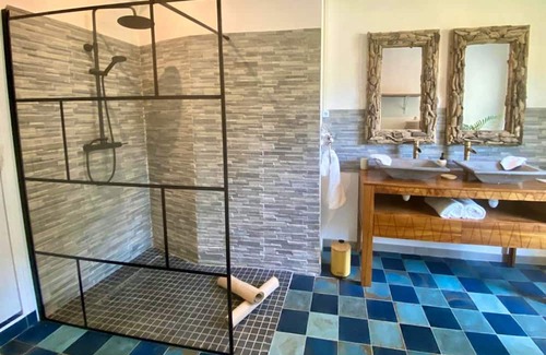 Chatillon-Coligny Villa | Homerez - Villa for 16 ppl. with swimming-pool and garden at Châtillon-Coligny