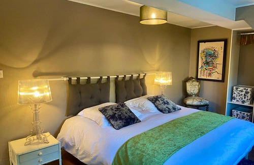 Chatillon-Coligny Villa | Homerez - Villa for 16 ppl. with swimming-pool and garden at Châtillon-Coligny