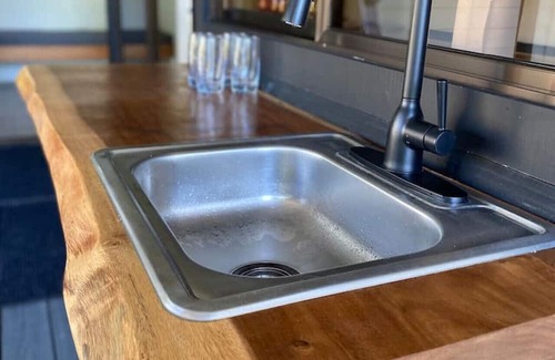 Uvita Cabin | Modern Jungle Cabana#4 - 2 Bedroom Queen bed & private bathroom, close to beach