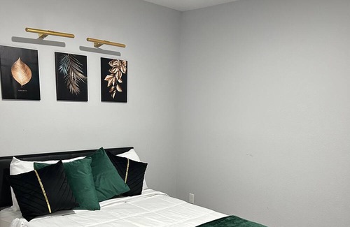 Northeast Houston House | 5 Star! Beautiful modern home just 15 mins from Downtown HTX!!