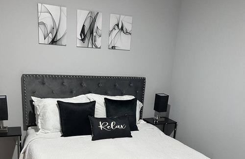 Northeast Houston House | 5 Star! Beautiful modern home just 15 mins from Downtown HTX!!