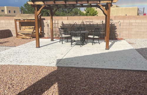 Tierra Oeste House | Charming 3-bedroom house with WiFi and AC in delightful Albuquerque