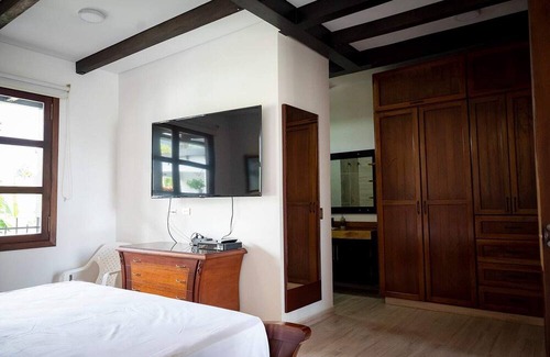 Yotoco Ski Chalet | Luxury Chalet 10 Minutes from Lago Calima