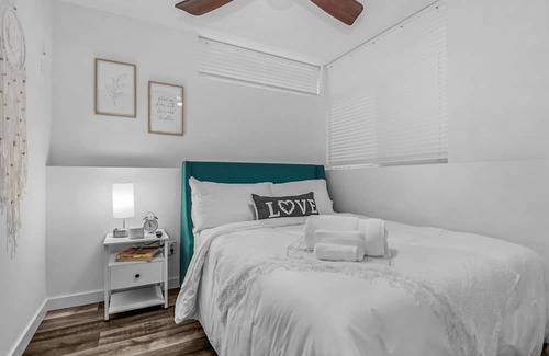 Minor House | cozy- work friendly home in heart of Seattle
