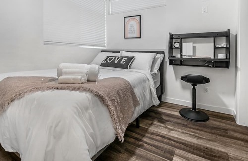 Minor House | cozy- work friendly home in heart of Seattle