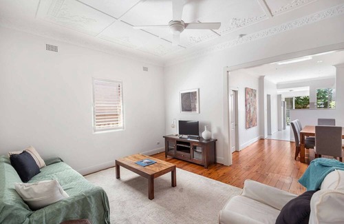 Clovelly House | 2BR Vintage Charm, Modern Comfort at Clovelly