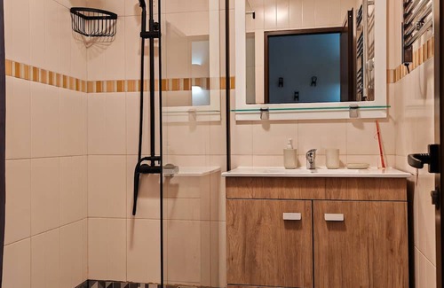 Patio Apartment | Garden View Apartment with Pool and BBQ