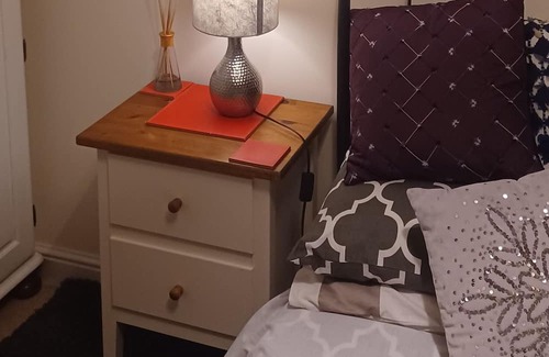 Aylesbury House | Lovely Quiet double bedroom with private bathroom available in Aylesbury UK