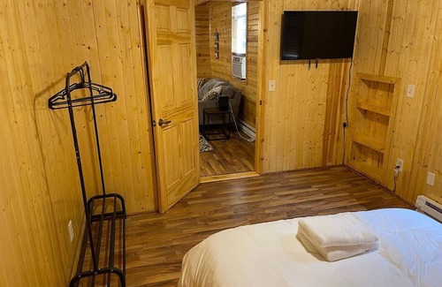 Necedah Cabin | Castle Rock Hideaway