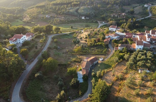 Moitas Other | Farmhouse 'Yellow House - Casa Amarela' with Mountain View, Shared Pool and Wi-Fi