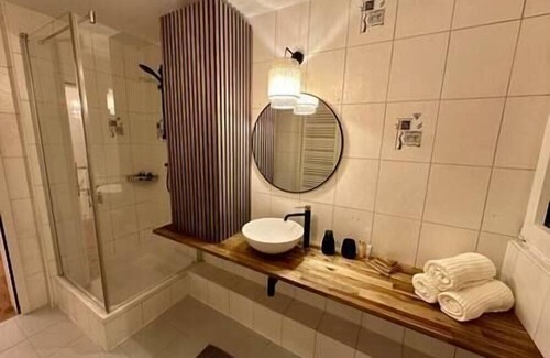Alt-Muhlburg Apartment | 77m² - 3 Zi Modern Zentrum Küche Dachterrasse Wlan