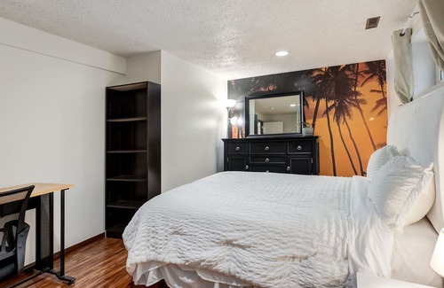Northwest Calgary House | Timeless Tranquility 2BR Suite near the Airport