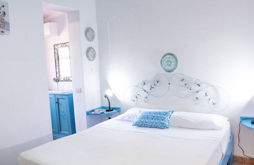 Costa Rei Villa | Beautiful villa 30mt from the sea with big garden, bbq, parking, wi-fi, Netflix