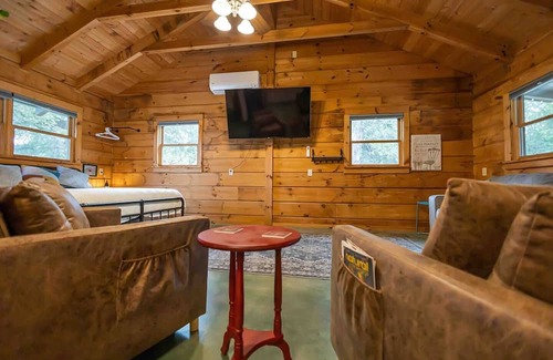 Checotah Apartment | Guest Suite with Hot Tub