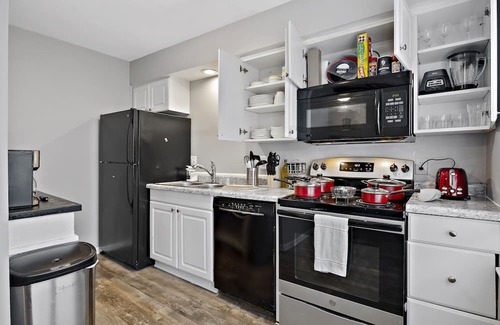 Yorkville Apartment | Serene Apartment w/Amazing Fox River View in Downtown Yorkville. 2bedrm/1.5 ba
