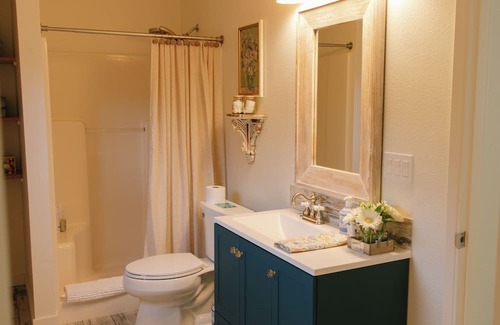 Anderson Island Cottage | The Cottage on Anderson Island- Waterfront stay with beach, views, and fire pit!