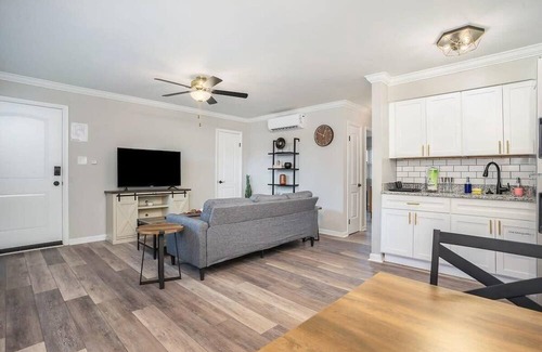 East Ocean View Apartment | OV Mosaic Oyster Suite