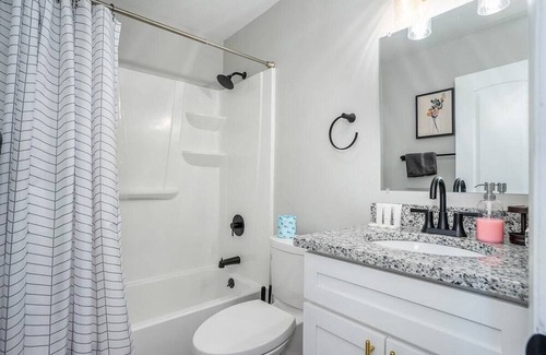 East Ocean View Apartment | OV Mosaic Oyster Suite