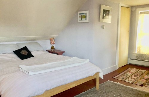 Portland House | Lovely, artsy bungalow in West End with small yard and parking. Pet welcome!