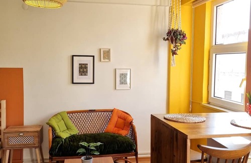 Gumussuyu Mahallesi House | Bright and lively studio in Cihangir Taksim