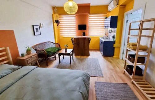 Gumussuyu Mahallesi House | Bright and lively studio in Cihangir Taksim