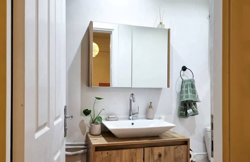 Gumussuyu Mahallesi House | Bright and lively studio in Cihangir Taksim