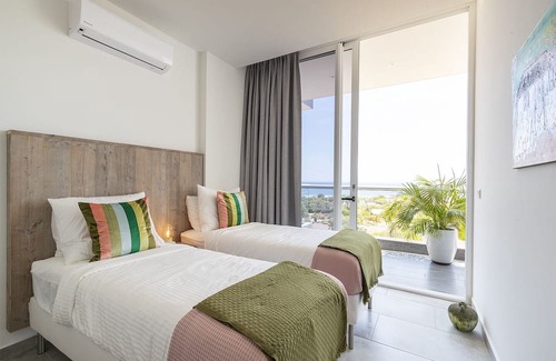 Colon Apartment | Grand View Residences Luxury Appartement, Pool & Gym. 5 minutes from Willemstad.