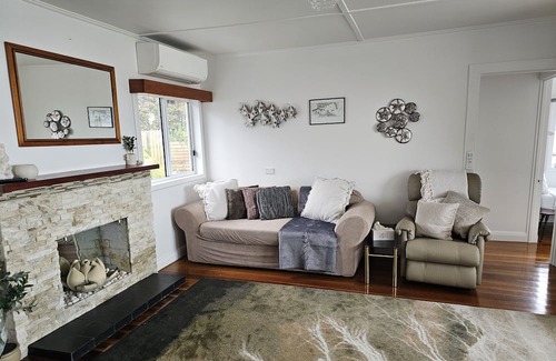 Dover House | Comfortable Modern Home on Absolute Waterfront with stunning views