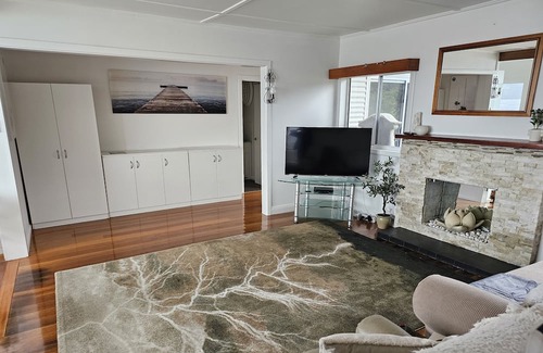 Dover House | Comfortable Modern Home on Absolute Waterfront with stunning views