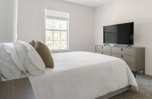 El Paso Apartment | Modern Apartment in Prime Location (ID1167X009)