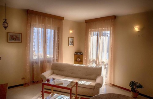 Oldesio Apartment | Apartment 'I Fiori' with Lake View, Shared Terrace and Wi-Fi