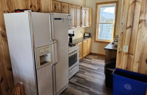 Mercer Cabin | 3 Bedroom with Queen beds plus a pull-out couch just feet from the water!