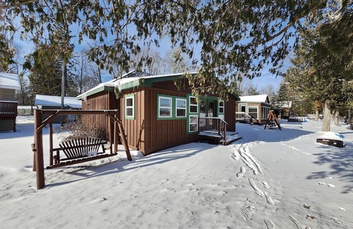 Mercer Cabin | 3 Bedroom with Queen beds plus a pull-out couch just feet from the water!