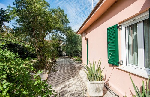 Lakithra House | Stylish house with huge garden,sea view, max 10 min drive from 10 beaches & town