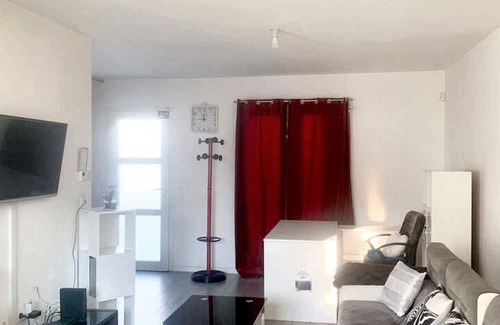 Montfermeil House | Homerez - House for 2 ppl. with swimming-pool, garden and terrace at Montfermeil