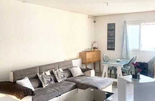 Montfermeil House | Homerez - House for 2 ppl. with swimming-pool, garden and terrace at Montfermeil