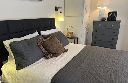 Shallotte House | Pet Friendly Cozy Vintage Getaway